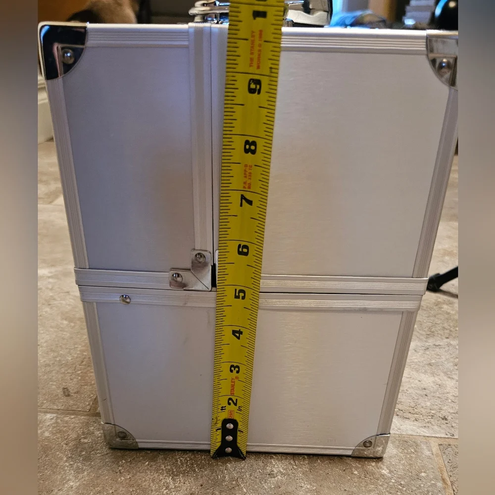 [Arbonne] Metal Makeup Case/Organizer